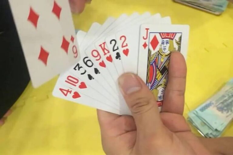 Cách Đọc Bài Đối Thủ Khi Chơi Tiến Lên: Bí Kíp Của Cao Thủ Bài Thủ